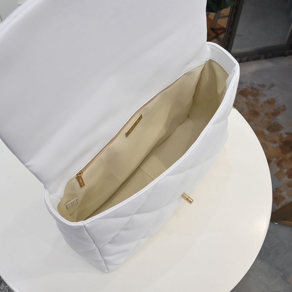 シャネルバッグ着用イメージ